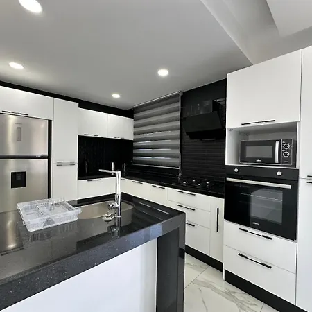 Iskele Bahceler De Kiralik Triplex Havuzlu Luks Villa