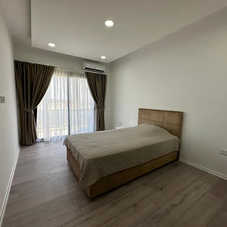 Villa Iskele Bahceler De Kiralik Triplex Havuzlu Luks