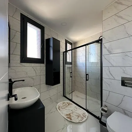 Iskele Bahceler De Kiralik Triplex Havuzlu Luks