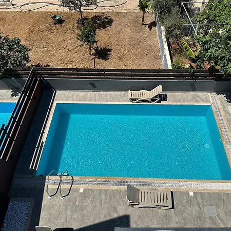 Iskele Bahceler De Kiralik Triplex Havuzlu Luks Villa