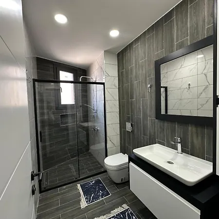 Iskele Bahceler De Kiralik Triplex Havuzlu Luks *