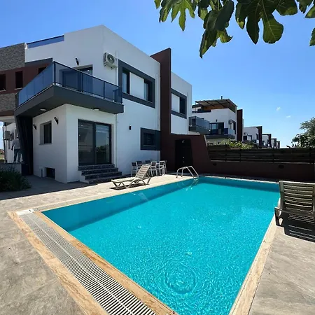Iskele Bahceler De Kiralik Triplex Havuzlu Luks *