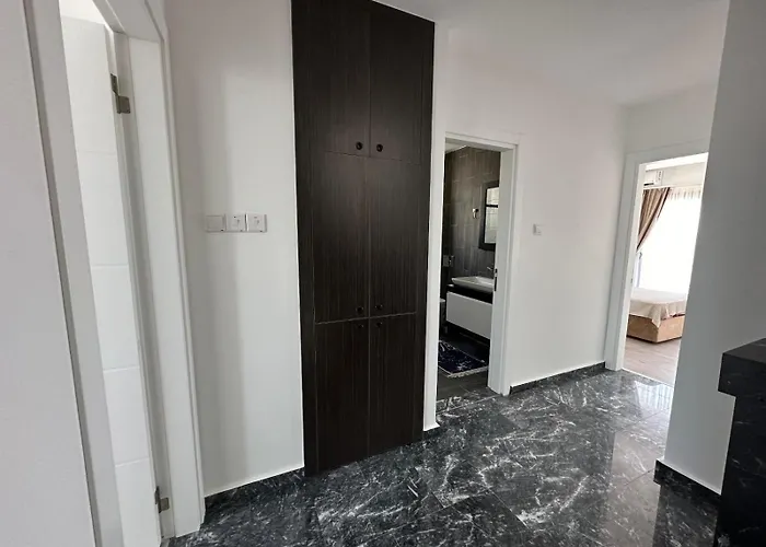 Villa Iskele Bahceler De Kiralik Triplex Havuzlu Luks *