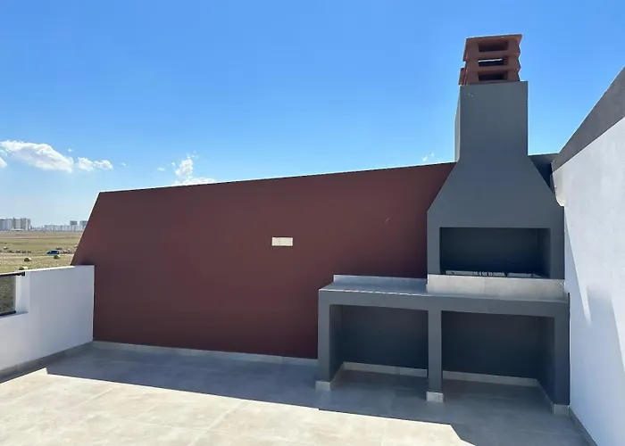 Iskele Bahceler De Kiralik Triplex Havuzlu Luks Trikomo