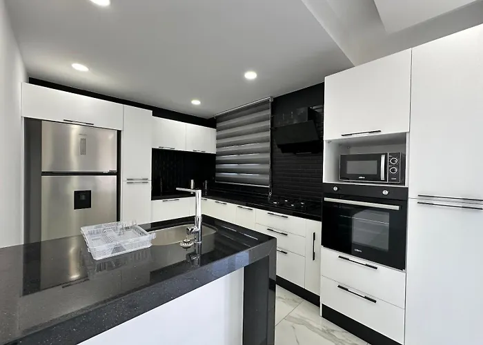 Iskele Bahceler De Kiralik Triplex Havuzlu Luks ヴィラ