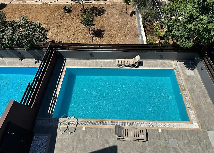 Iskele Bahceler De Kiralik Triplex Havuzlu Luks Villa