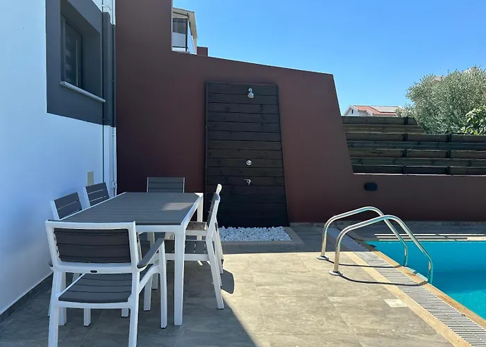 Iskele Bahceler De Kiralik Triplex Havuzlu Luks * Trikomo