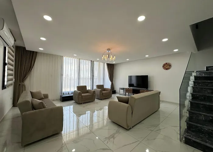 Iskele Bahceler De Kiralik Triplex Havuzlu Luks Trikomo