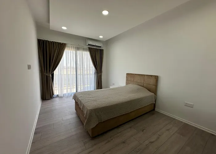 Villa Iskele Bahceler De Kiralik Triplex Havuzlu Luks